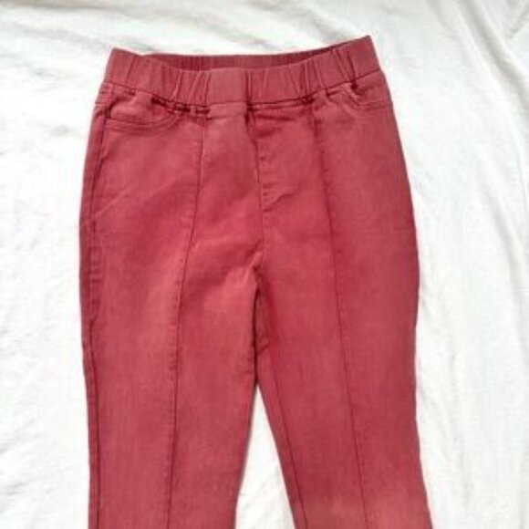 Fitted Flare Pants — Model Off-Duty Bell Bottoms - Picture 5 of 5